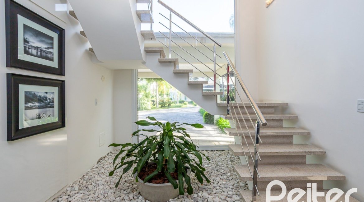 Casa em Condomínio à venda com 457m², 4 dormitórios, 4 suítes, 6 vagas, no bairro Pedra Redonda em PORTO ALEGRE