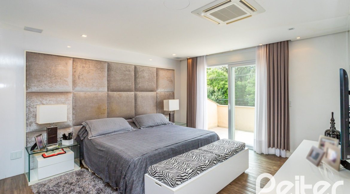 Casa em Condomínio à venda com 457m², 4 dormitórios, 4 suítes, 6 vagas, no bairro Pedra Redonda em PORTO ALEGRE