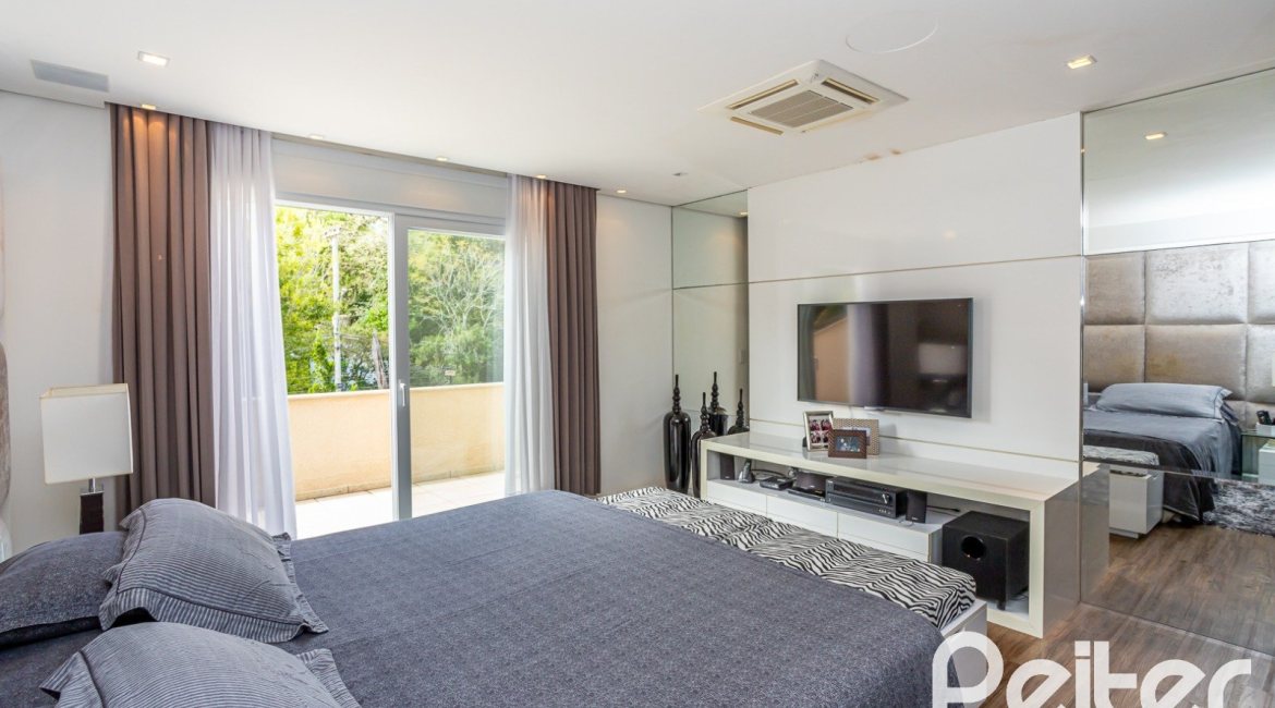 Casa em Condomínio à venda com 457m², 4 dormitórios, 4 suítes, 6 vagas, no bairro Pedra Redonda em PORTO ALEGRE