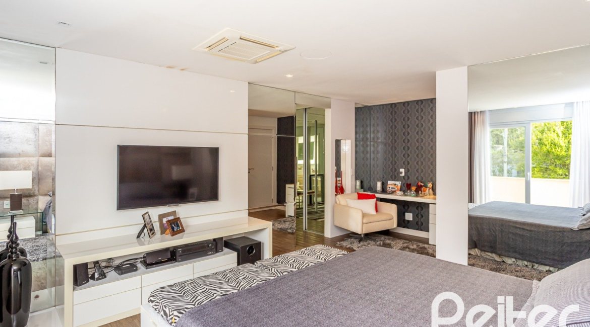 Casa em Condomínio à venda com 457m², 4 dormitórios, 4 suítes, 6 vagas, no bairro Pedra Redonda em PORTO ALEGRE