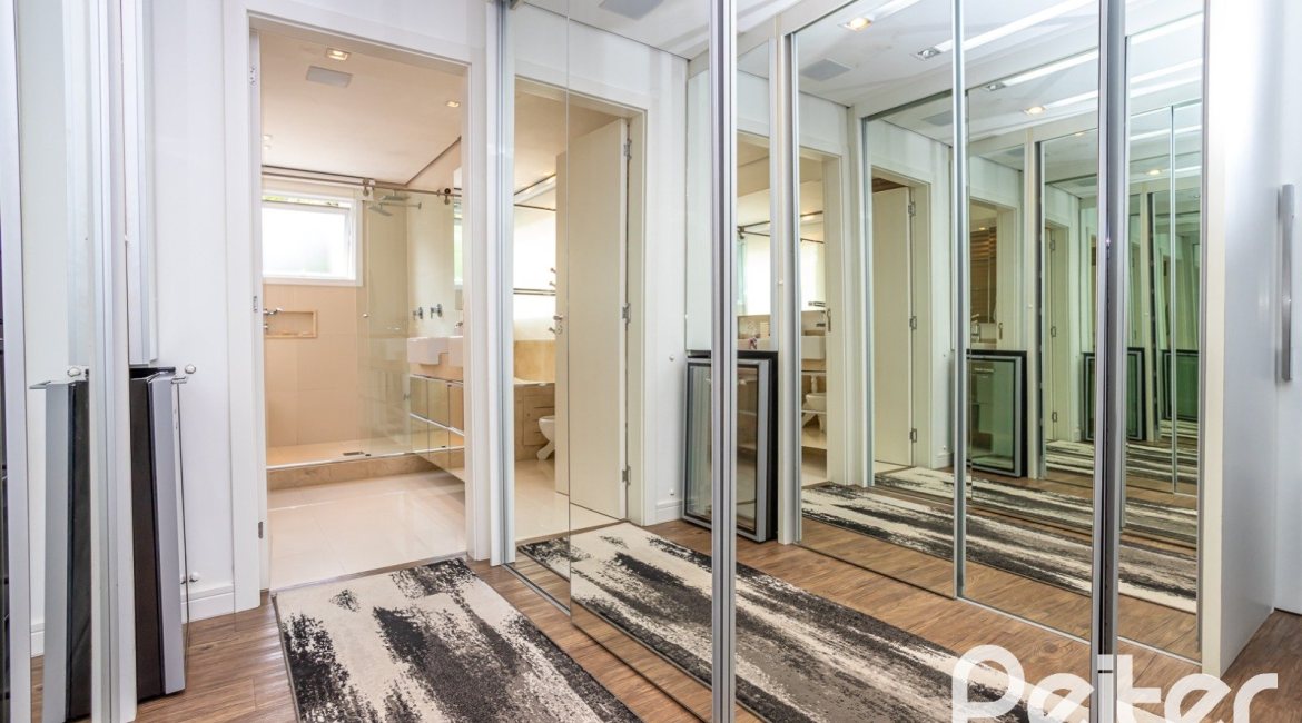 Casa em Condomínio à venda com 457m², 4 dormitórios, 4 suítes, 6 vagas, no bairro Pedra Redonda em PORTO ALEGRE