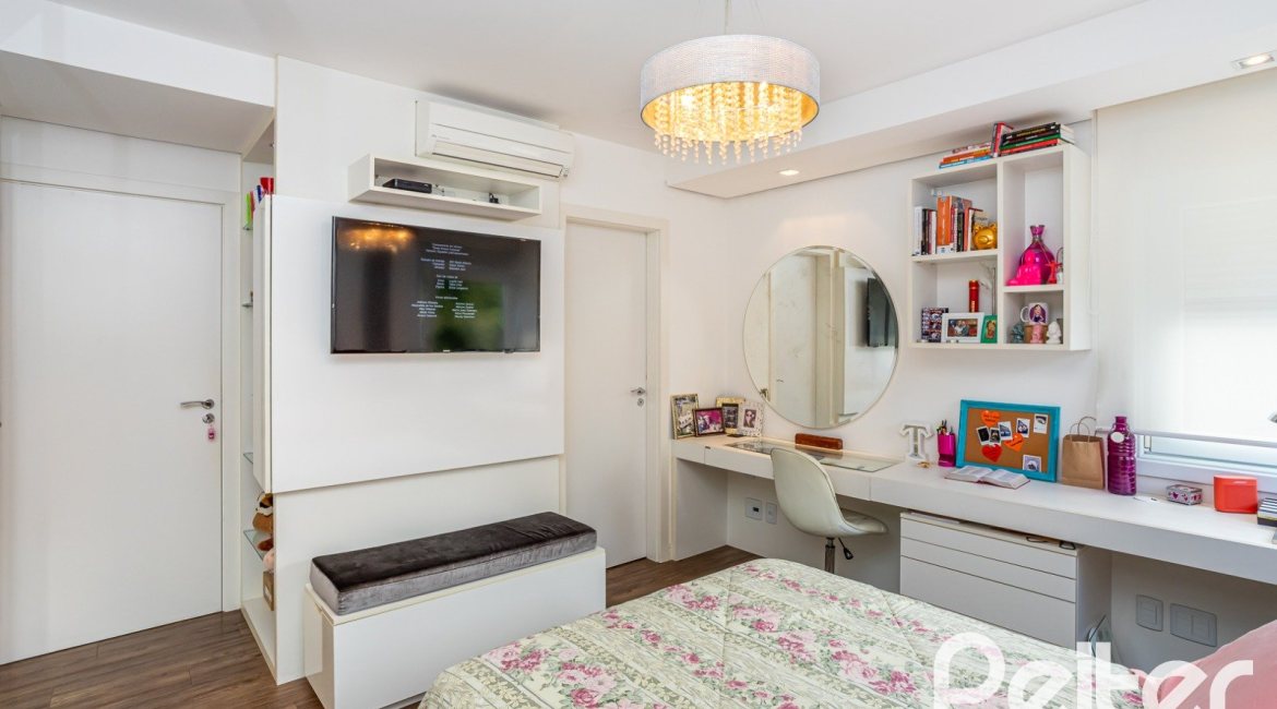 Casa em Condomínio à venda com 457m², 4 dormitórios, 4 suítes, 6 vagas, no bairro Pedra Redonda em PORTO ALEGRE