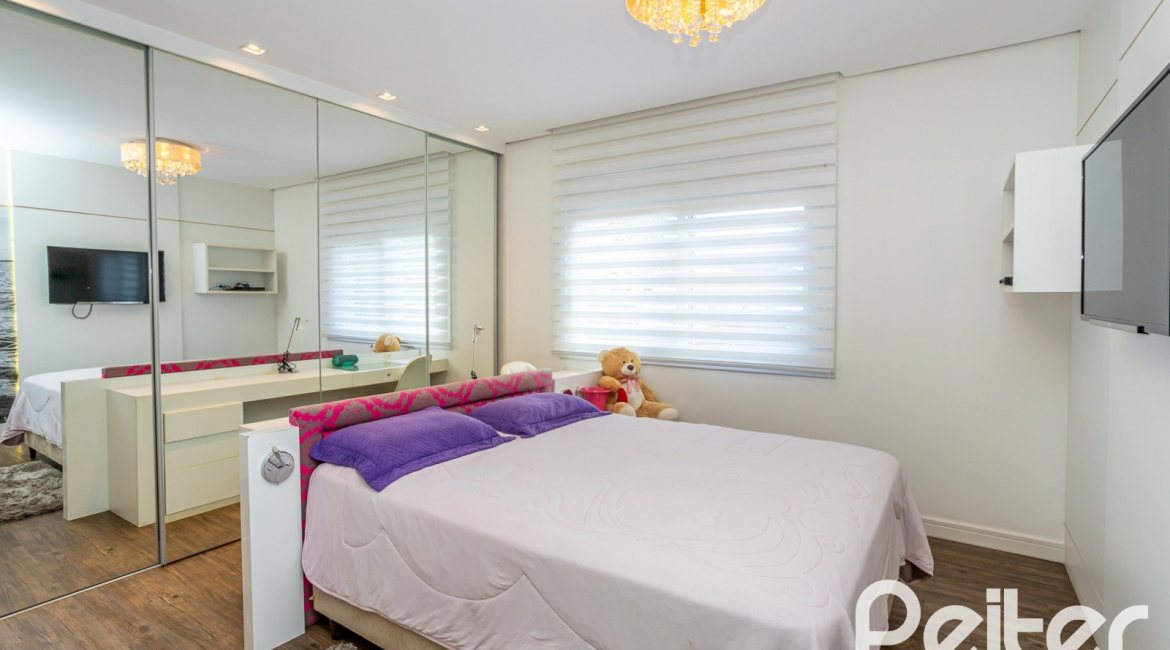 Casa em Condomínio à venda com 457m², 4 dormitórios, 4 suítes, 6 vagas, no bairro Pedra Redonda em PORTO ALEGRE