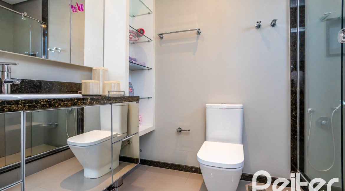 Casa em Condomínio à venda com 457m², 4 dormitórios, 4 suítes, 6 vagas, no bairro Pedra Redonda em PORTO ALEGRE