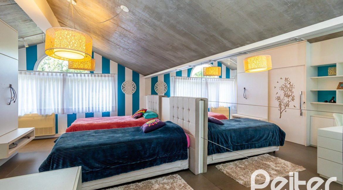 Casa em Condomínio à venda com 457m², 4 dormitórios, 4 suítes, 6 vagas, no bairro Pedra Redonda em PORTO ALEGRE
