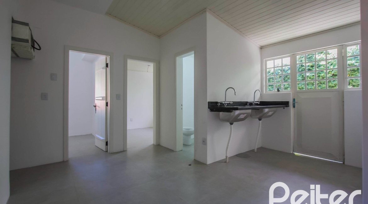 Casa em Condomínio à venda com 830m², 7 dormitórios, 3 suítes, 10 vagas, no bairro Cavalhada em PORTO ALEGRE