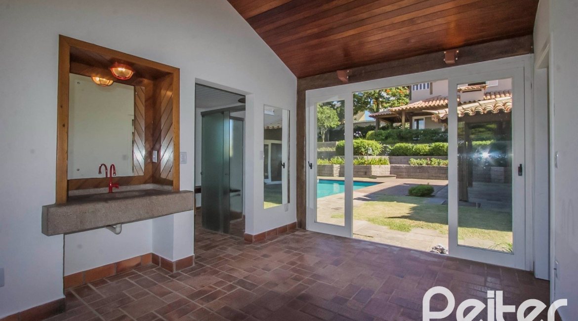 Casa em Condomínio à venda com 830m², 7 dormitórios, 3 suítes, 10 vagas, no bairro Cavalhada em PORTO ALEGRE