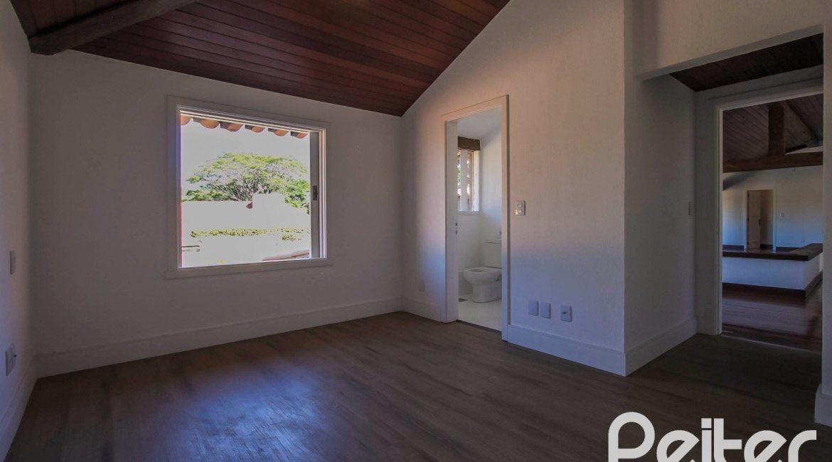 Casa em Condomínio à venda com 830m², 7 dormitórios, 3 suítes, 10 vagas, no bairro Cavalhada em PORTO ALEGRE