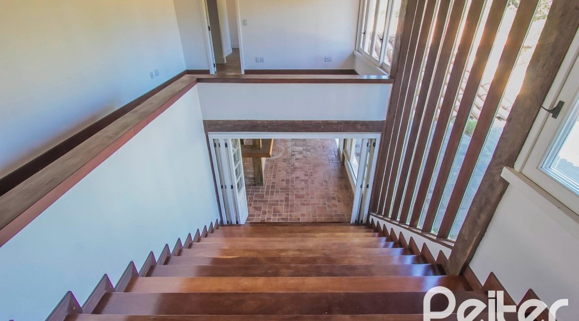 Casa em Condomínio à venda com 830m², 7 dormitórios, 3 suítes, 10 vagas, no bairro Cavalhada em PORTO ALEGRE