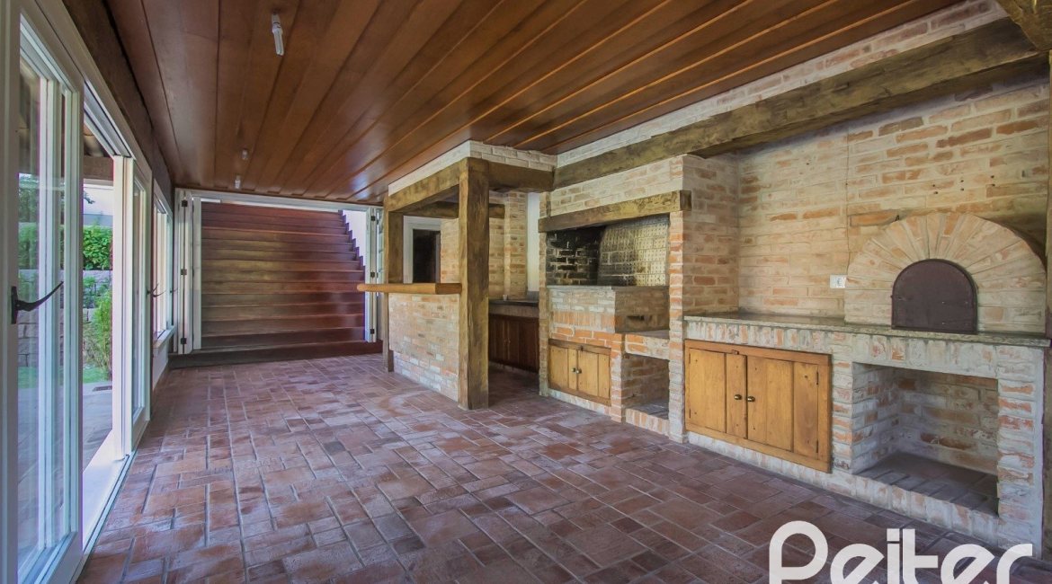 Casa em Condomínio à venda com 830m², 7 dormitórios, 3 suítes, 10 vagas, no bairro Cavalhada em PORTO ALEGRE