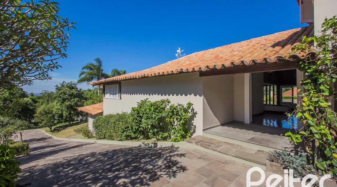 Casa em Condomínio à venda com 830m², 7 dormitórios, 3 suítes, 10 vagas, no bairro Cavalhada em PORTO ALEGRE