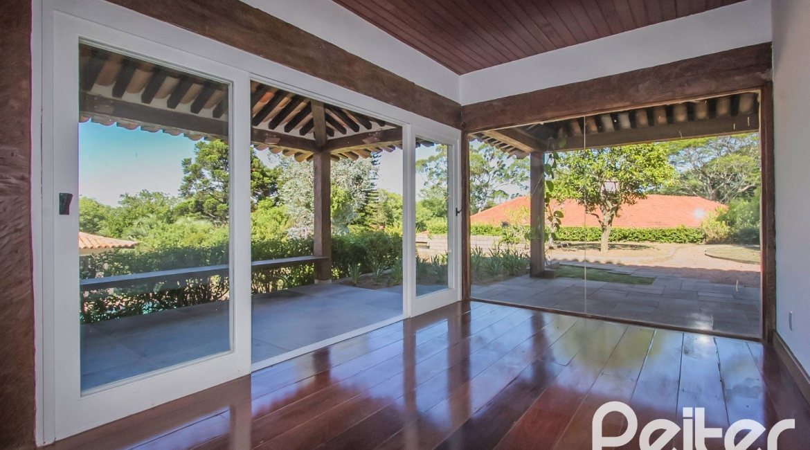 Casa em Condomínio à venda com 830m², 7 dormitórios, 3 suítes, 10 vagas, no bairro Cavalhada em PORTO ALEGRE