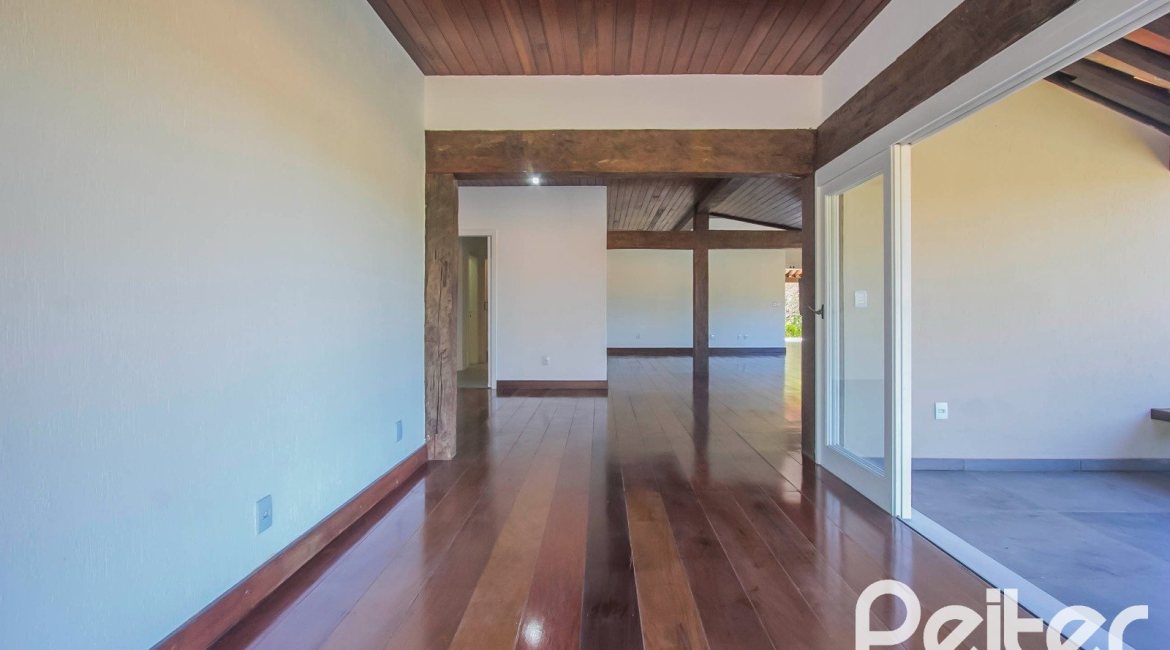 Casa em Condomínio à venda com 830m², 7 dormitórios, 3 suítes, 10 vagas, no bairro Cavalhada em PORTO ALEGRE