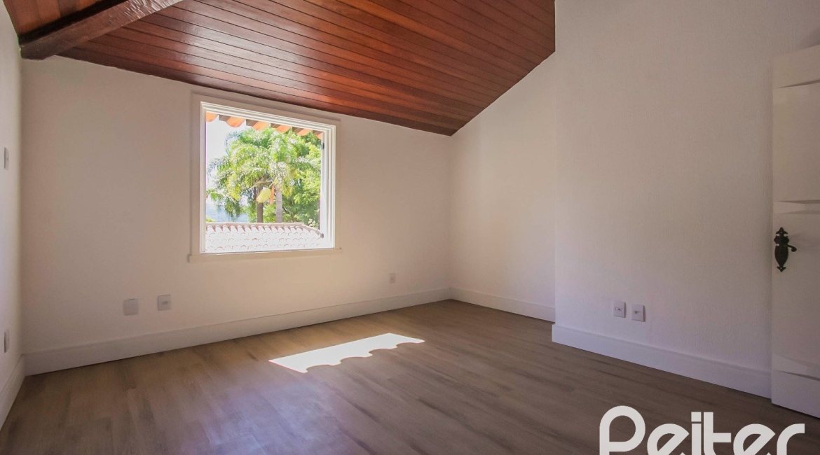 Casa em Condomínio à venda com 830m², 7 dormitórios, 3 suítes, 10 vagas, no bairro Cavalhada em PORTO ALEGRE