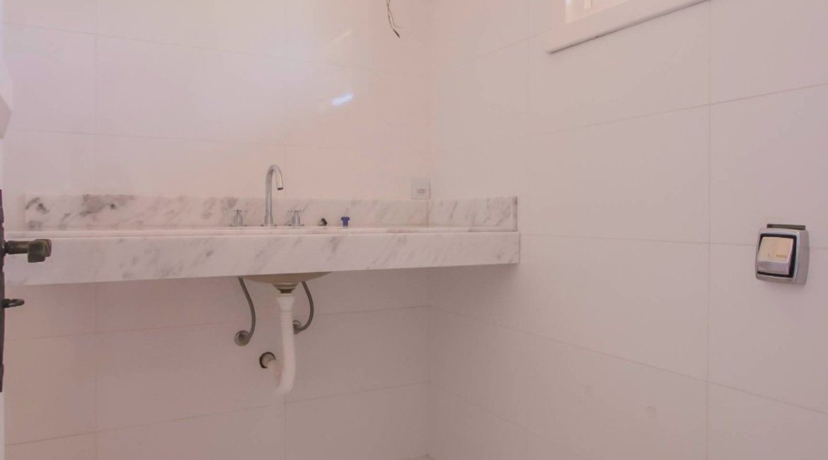 Casa em Condomínio à venda com 830m², 7 dormitórios, 3 suítes, 10 vagas, no bairro Cavalhada em PORTO ALEGRE