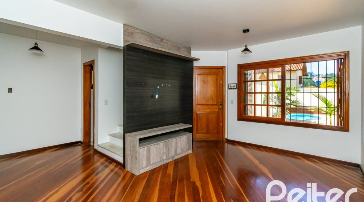 Casa à venda com 190m², 4 dormitórios, 2 suítes, 2 vagas, no bairro Espírito Santo em Porto Alegre