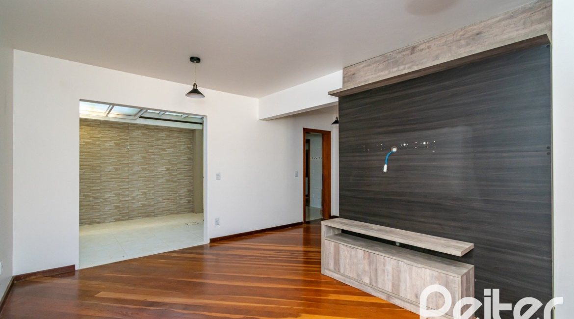 Casa à venda com 190m², 4 dormitórios, 2 suítes, 2 vagas, no bairro Espírito Santo em Porto Alegre