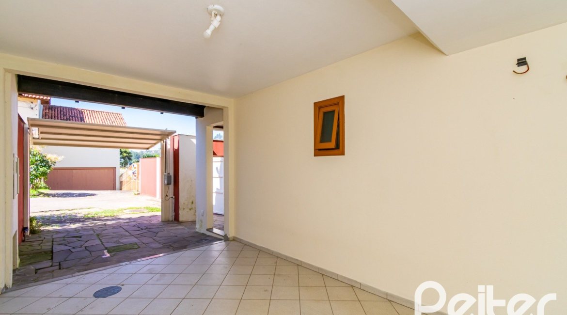 Casa à venda com 190m², 4 dormitórios, 2 suítes, 2 vagas, no bairro Espírito Santo em Porto Alegre