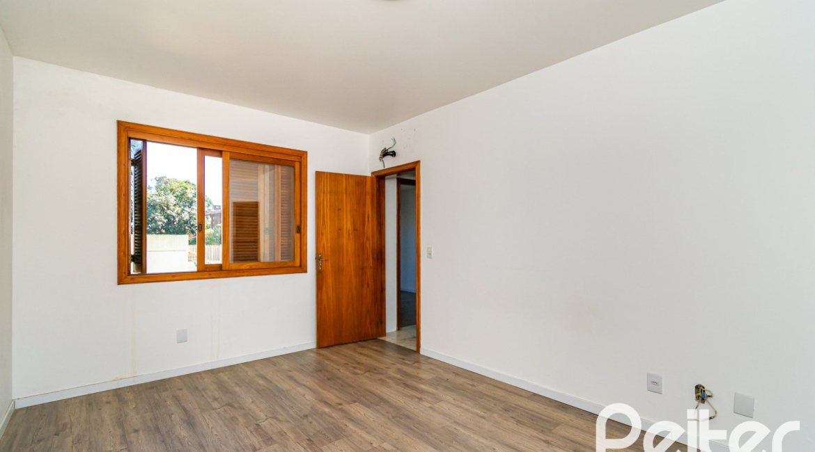 Casa à venda com 190m², 4 dormitórios, 2 suítes, 2 vagas, no bairro Espírito Santo em Porto Alegre