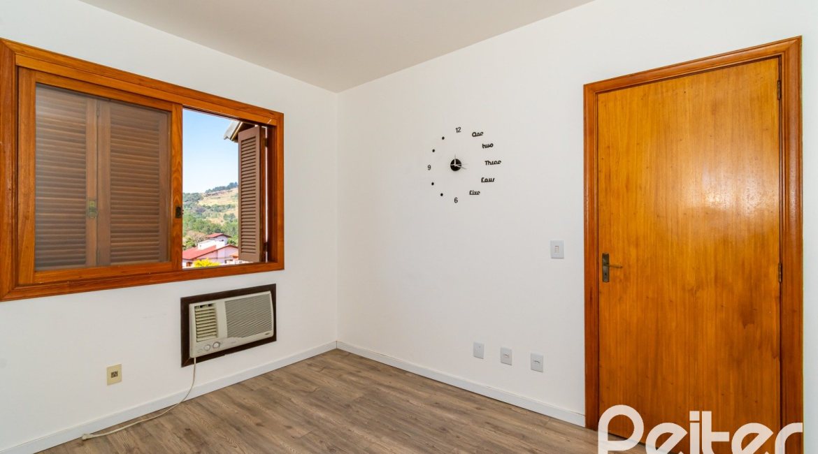 Casa à venda com 190m², 4 dormitórios, 2 suítes, 2 vagas, no bairro Espírito Santo em Porto Alegre