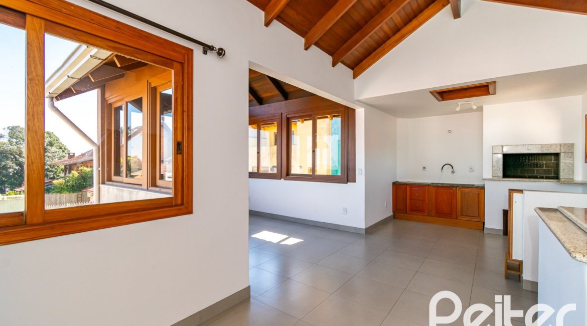 Casa à venda com 190m², 4 dormitórios, 2 suítes, 2 vagas, no bairro Espírito Santo em Porto Alegre