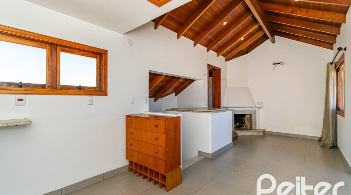 Casa à venda com 190m², 4 dormitórios, 2 suítes, 2 vagas, no bairro Espírito Santo em Porto Alegre