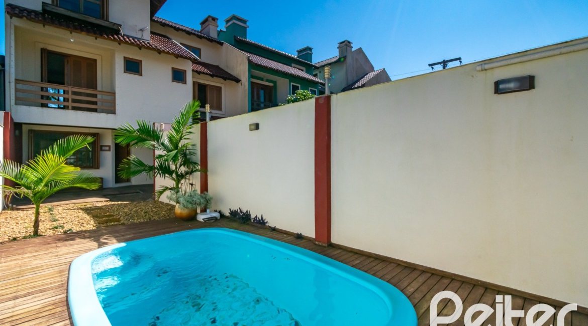 Casa à venda com 190m², 4 dormitórios, 2 suítes, 2 vagas, no bairro Espírito Santo em Porto Alegre