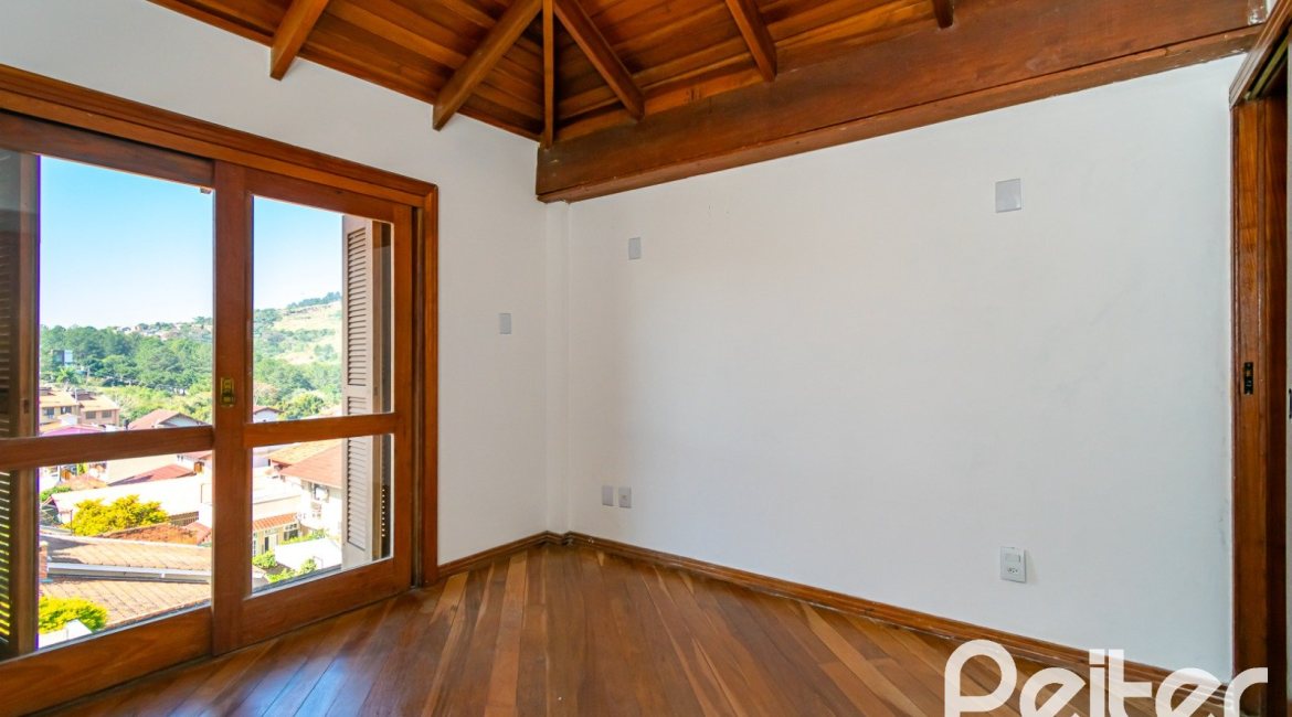 Casa à venda com 190m², 4 dormitórios, 2 suítes, 2 vagas, no bairro Espírito Santo em Porto Alegre