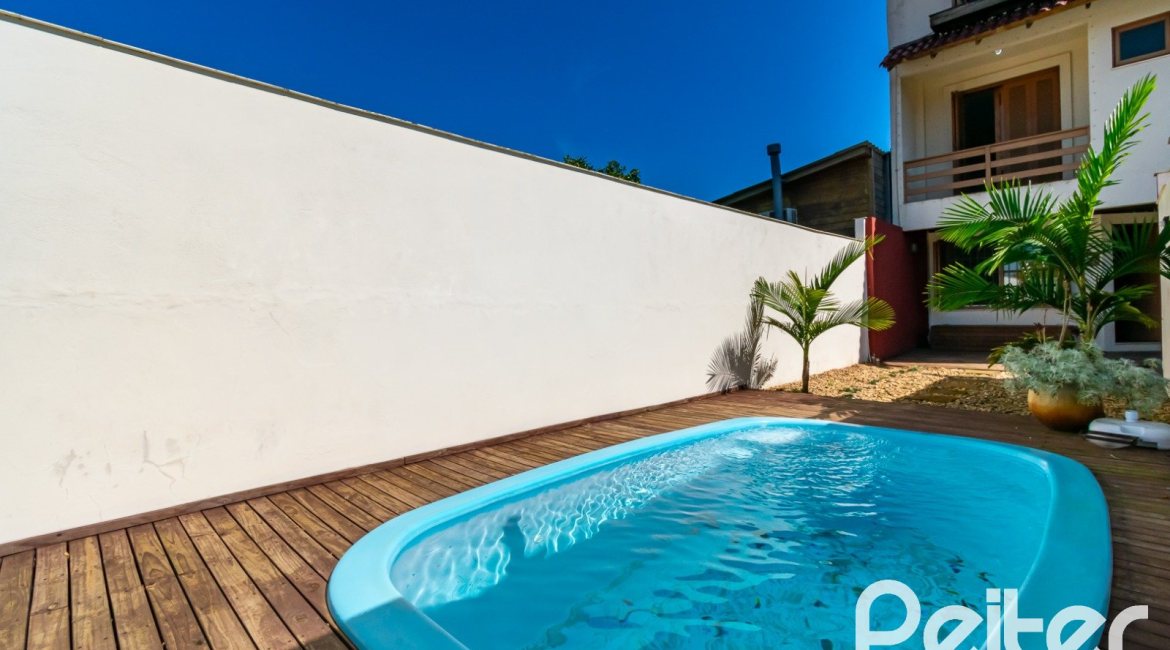 Casa à venda com 190m², 4 dormitórios, 2 suítes, 2 vagas, no bairro Espírito Santo em Porto Alegre