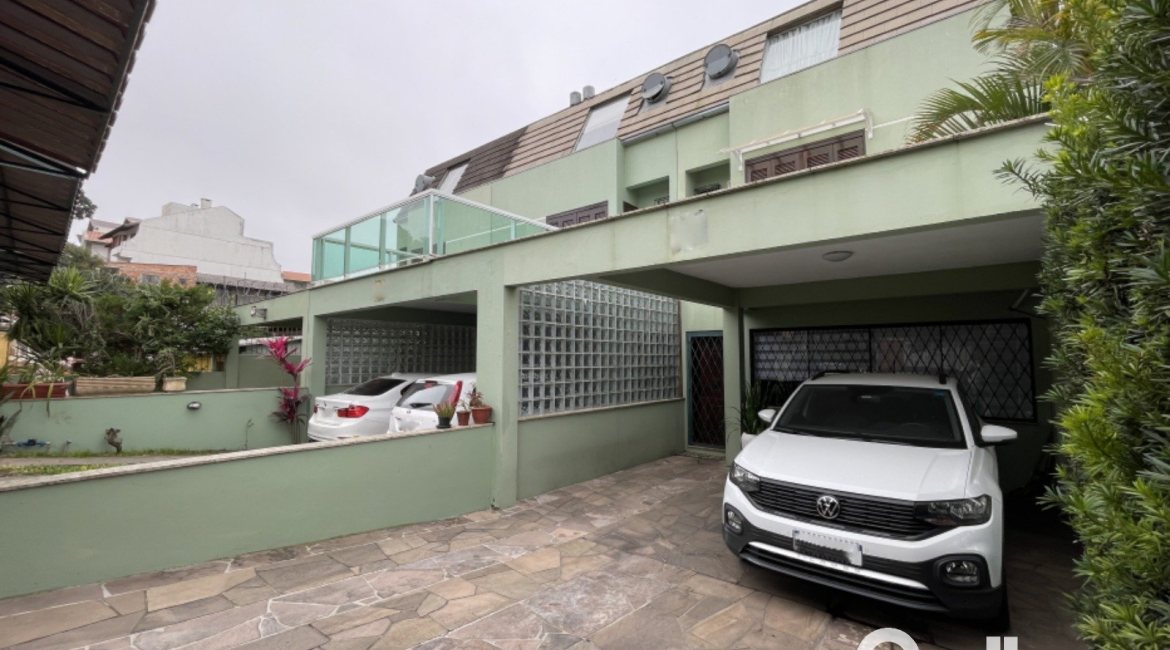 Casa em Condomínio à venda com 209m², 4 dormitórios, 1 suíte, 4 vagas, no bairro Tristeza em Porto Alegre