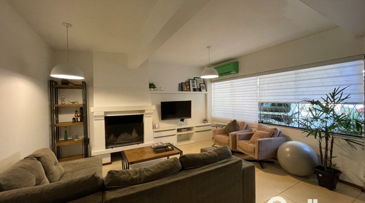 Casa em Condomínio à venda com 209m², 4 dormitórios, 1 suíte, 4 vagas, no bairro Tristeza em Porto Alegre