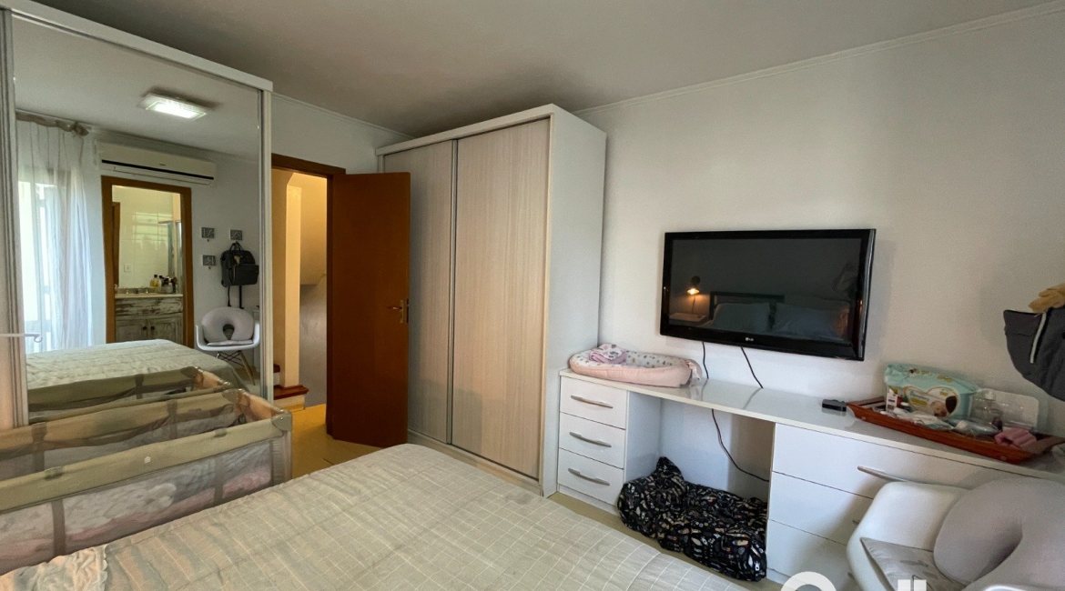 Casa em Condomínio à venda com 209m², 4 dormitórios, 1 suíte, 4 vagas, no bairro Tristeza em Porto Alegre