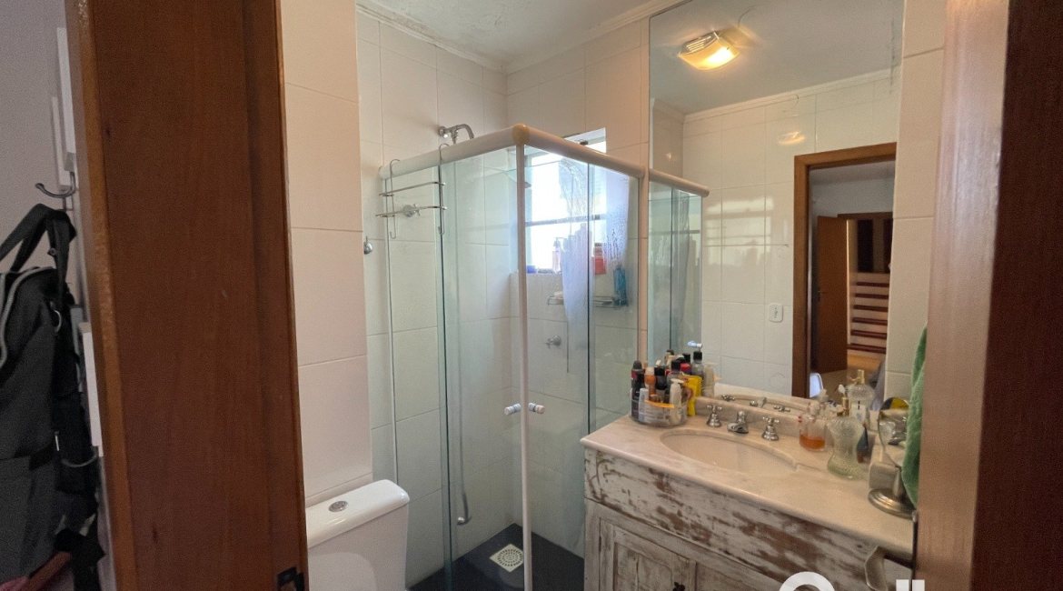 Casa em Condomínio à venda com 209m², 4 dormitórios, 1 suíte, 4 vagas, no bairro Tristeza em Porto Alegre