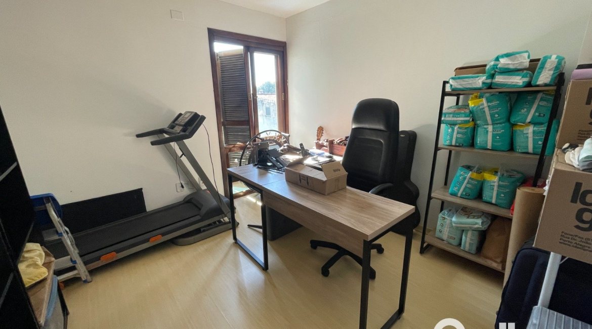 Casa em Condomínio à venda com 209m², 4 dormitórios, 1 suíte, 4 vagas, no bairro Tristeza em Porto Alegre