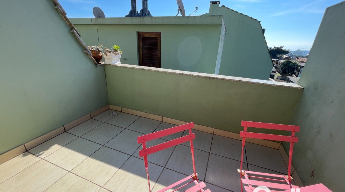 Casa em Condomínio à venda com 209m², 4 dormitórios, 1 suíte, 4 vagas, no bairro Tristeza em Porto Alegre