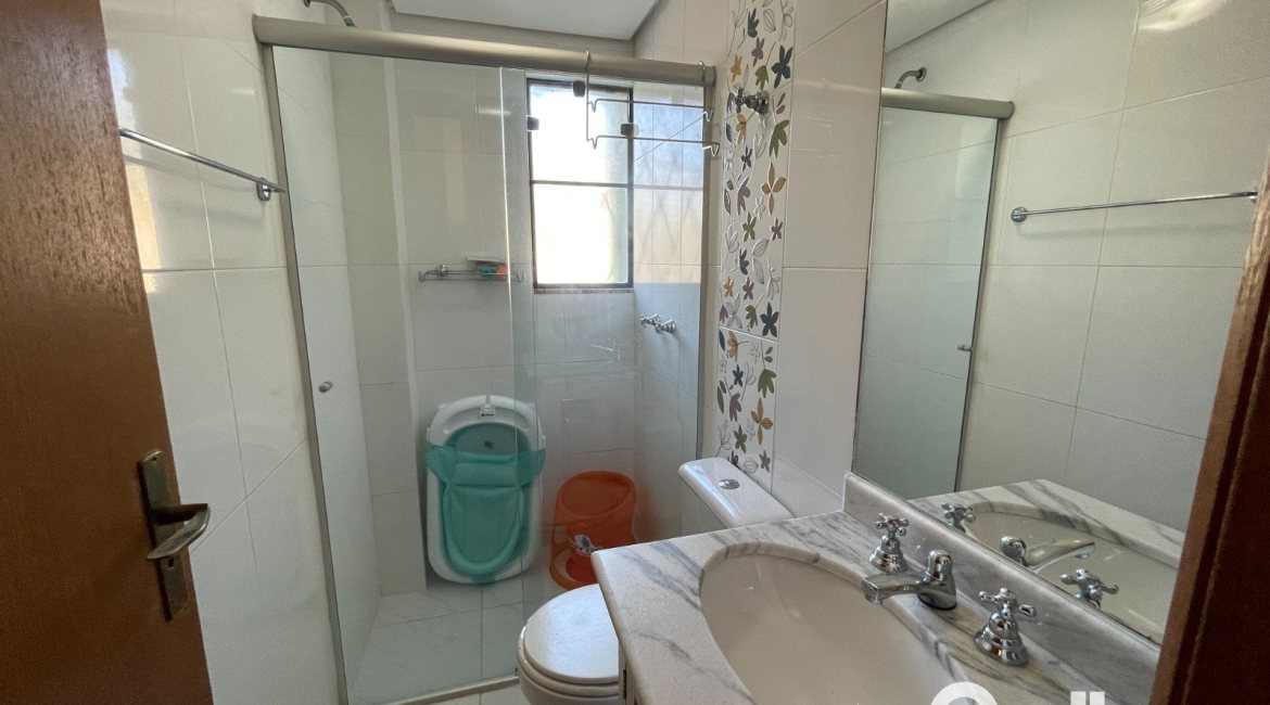 Casa em Condomínio à venda com 209m², 4 dormitórios, 1 suíte, 4 vagas, no bairro Tristeza em Porto Alegre