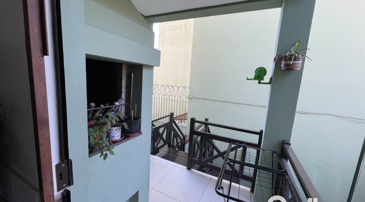 Casa em Condomínio à venda com 209m², 4 dormitórios, 1 suíte, 4 vagas, no bairro Tristeza em Porto Alegre