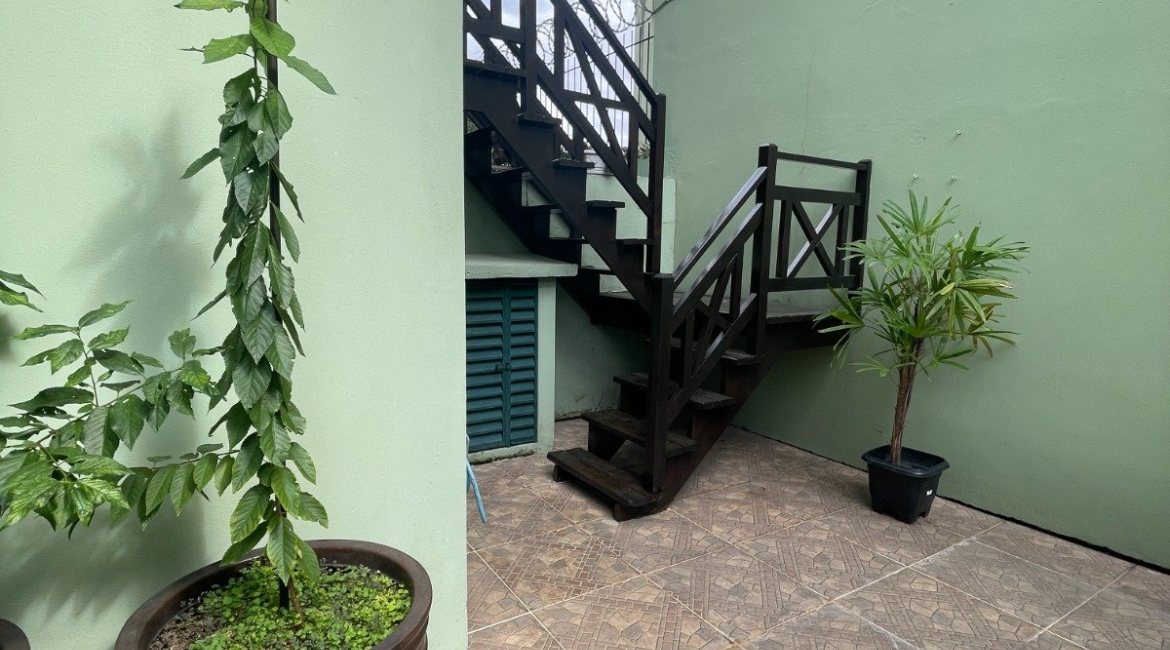 Casa em Condomínio à venda com 209m², 4 dormitórios, 1 suíte, 4 vagas, no bairro Tristeza em Porto Alegre