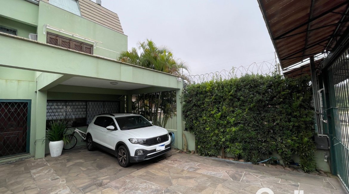 Casa em Condomínio à venda com 209m², 4 dormitórios, 1 suíte, 4 vagas, no bairro Tristeza em Porto Alegre