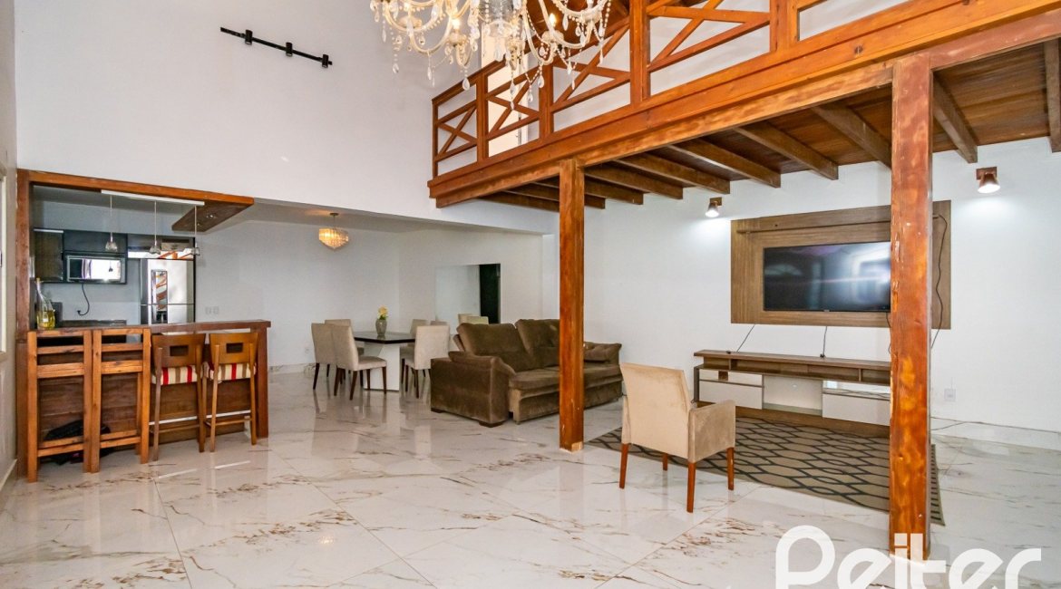 Casa à venda com 185m², 4 dormitórios, 1 suíte, 4 vagas, no bairro Guarujá em Porto Alegre
