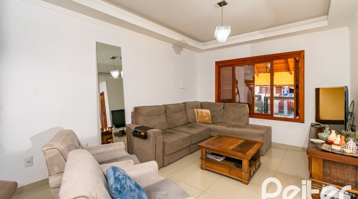 Casa à venda com 215m², 3 dormitórios, 3 suítes, 2 vagas, no bairro Tristeza em Porto Alegre