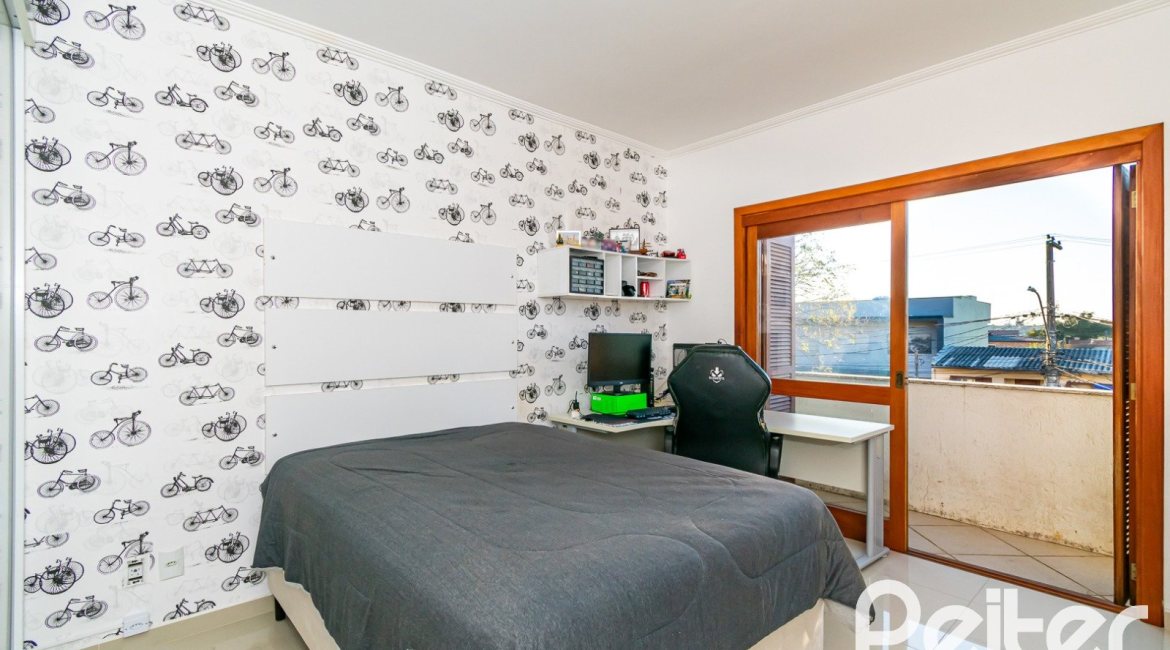 Casa à venda com 215m², 3 dormitórios, 3 suítes, 2 vagas, no bairro Tristeza em Porto Alegre