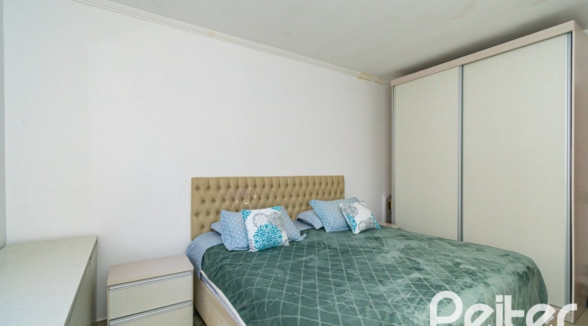 Casa à venda com 215m², 3 dormitórios, 3 suítes, 2 vagas, no bairro Tristeza em Porto Alegre