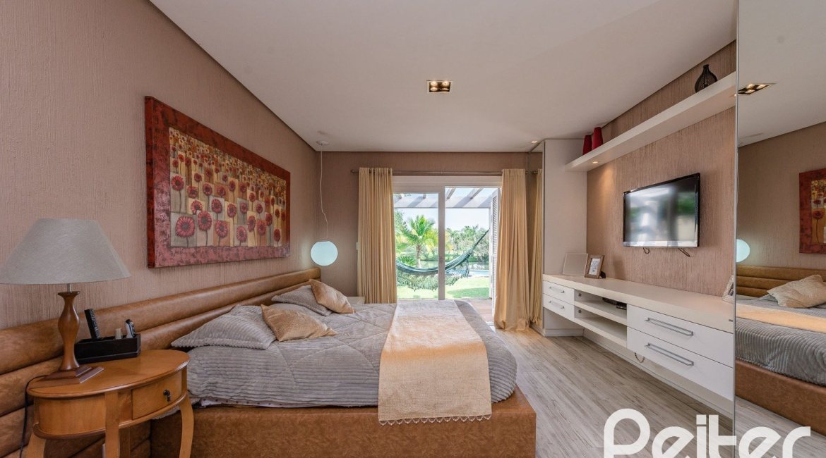 Casa em Condomínio à venda com 460m², 3 dormitórios, 3 suítes, 6 vagas, no bairro Terra Ville em PORTO ALEGRE