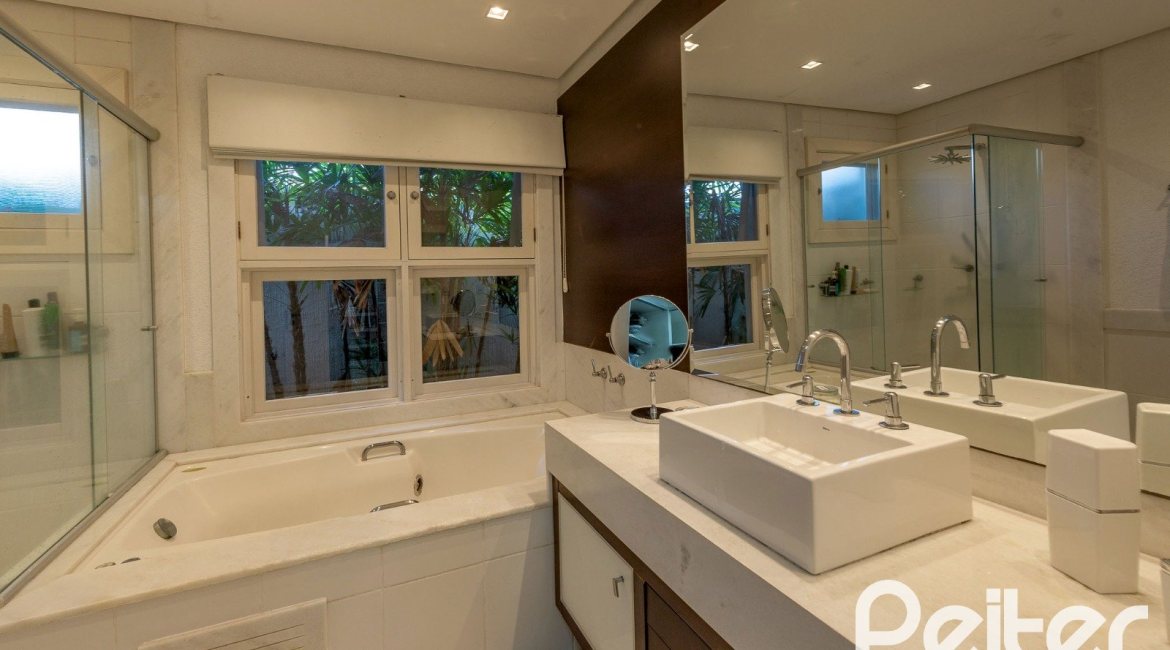 Casa em Condomínio à venda com 460m², 3 dormitórios, 3 suítes, 6 vagas, no bairro Terra Ville em PORTO ALEGRE