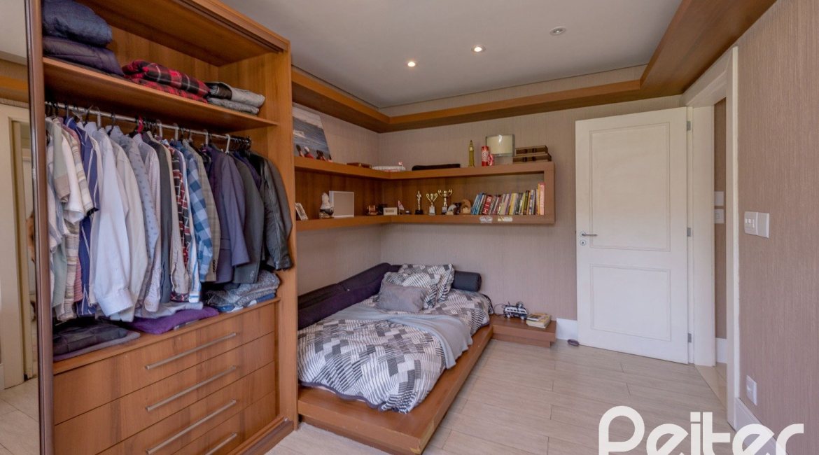 Casa em Condomínio à venda com 460m², 3 dormitórios, 3 suítes, 6 vagas, no bairro Terra Ville em PORTO ALEGRE