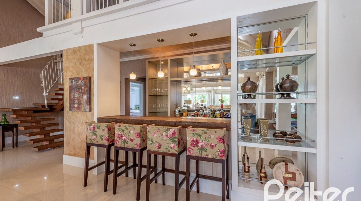 Casa em Condomínio à venda com 460m², 3 dormitórios, 3 suítes, 6 vagas, no bairro Terra Ville em PORTO ALEGRE