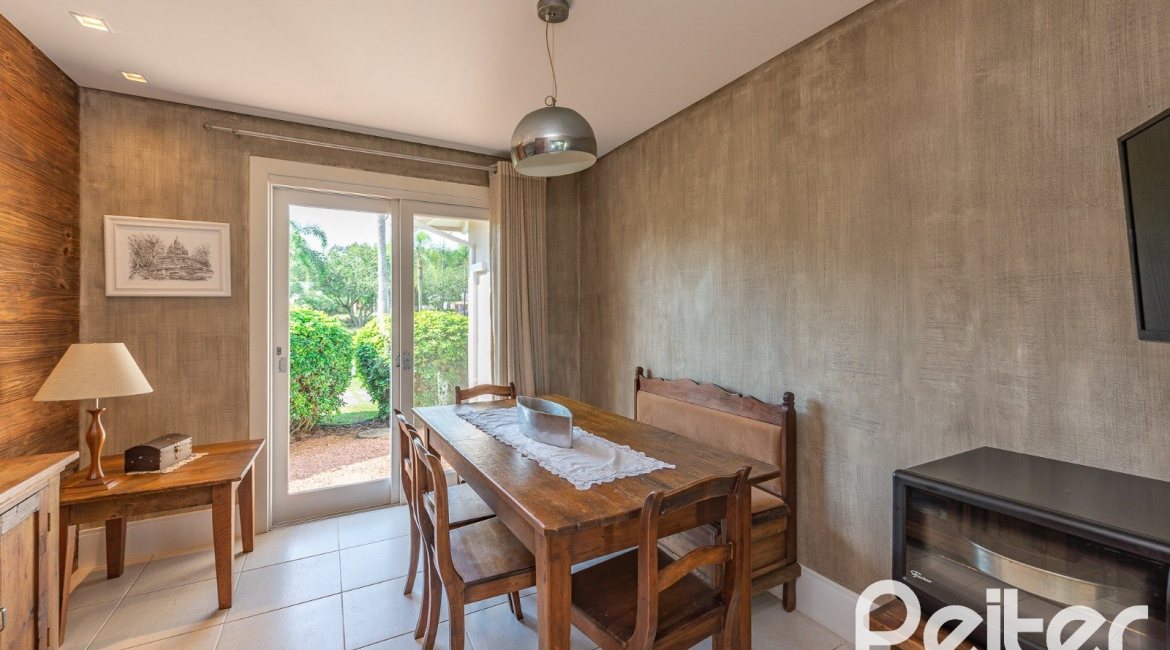 Casa em Condomínio à venda com 460m², 3 dormitórios, 3 suítes, 6 vagas, no bairro Terra Ville em PORTO ALEGRE