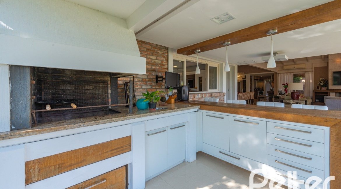 Casa em Condomínio à venda com 460m², 3 dormitórios, 3 suítes, 6 vagas, no bairro Terra Ville em PORTO ALEGRE