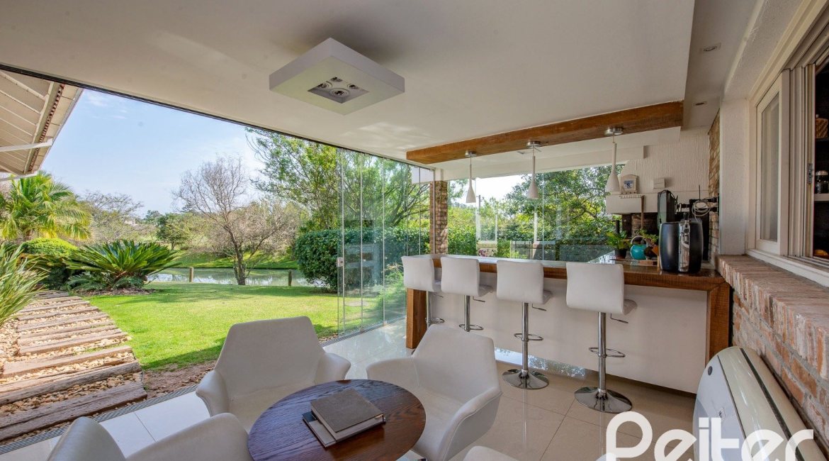Casa em Condomínio à venda com 460m², 3 dormitórios, 3 suítes, 6 vagas, no bairro Terra Ville em PORTO ALEGRE
